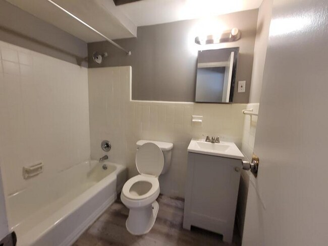 Foto del edificio - 5720 Thekla Ave
