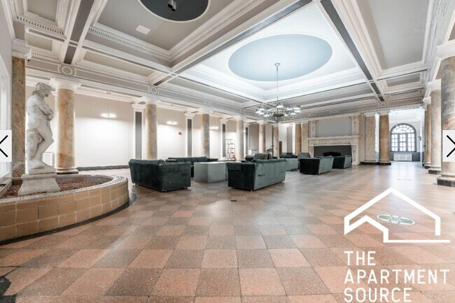 Foto del edificio - 540 W Briar Pl