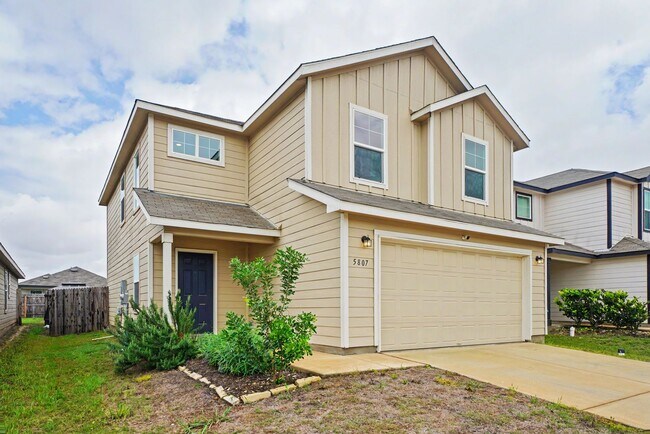 Foto del edificio - Open-Concept 3BR + Game Room Near Fort Sam & Randolph - Realtor Commission: $500