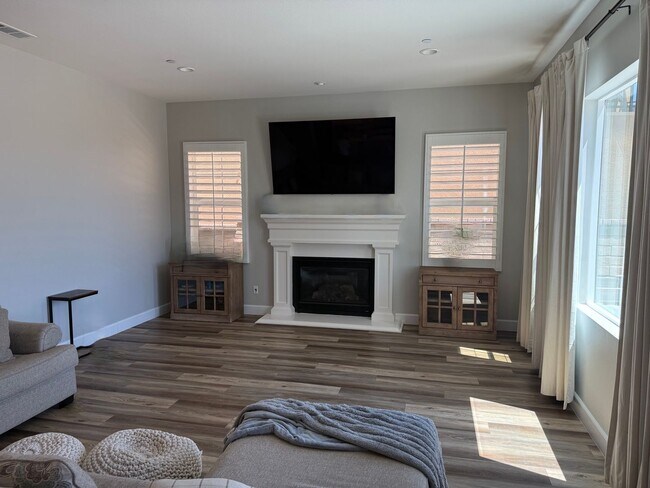 Foto del edificio - Home in Gated Five Knolls Community | 5 Bedrooms