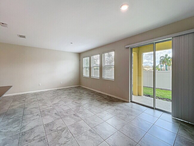 Foto del edificio - Available Now!  Charming 3-Bedroom Townhou...
