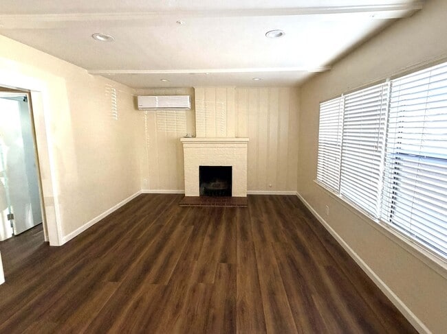 Building Photo - 21 59th Pl