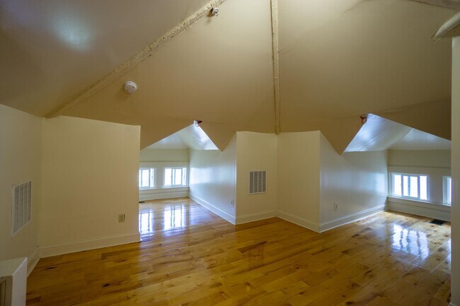 Foto del edificio - 250 Greenwood Pl