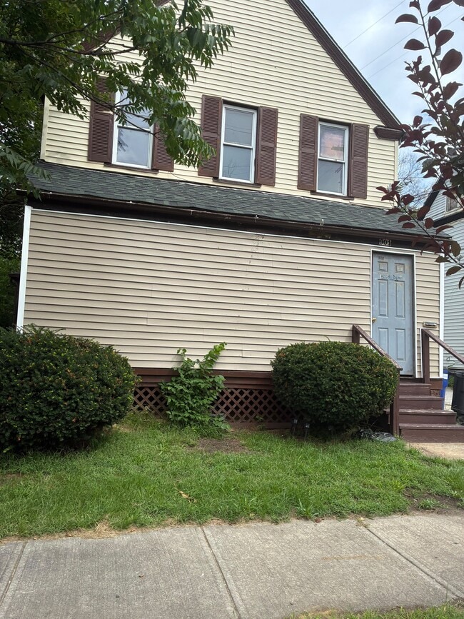 Building Photo - 901 Ida Ave