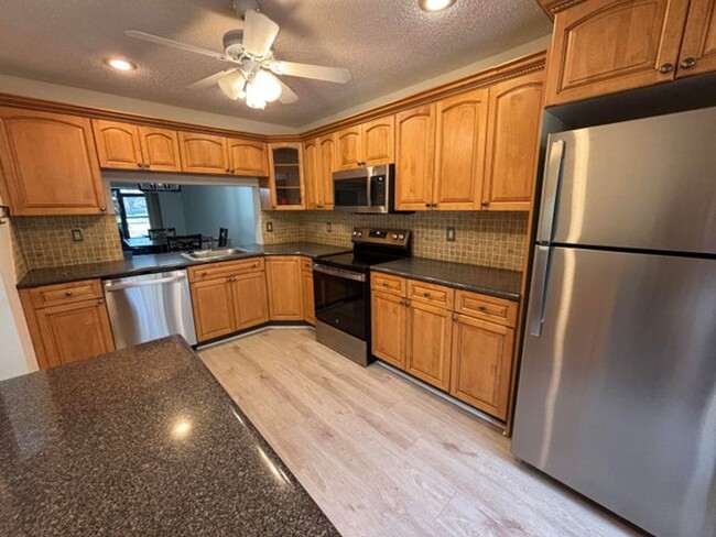 Building Photo - 2843 Carambola Cir N