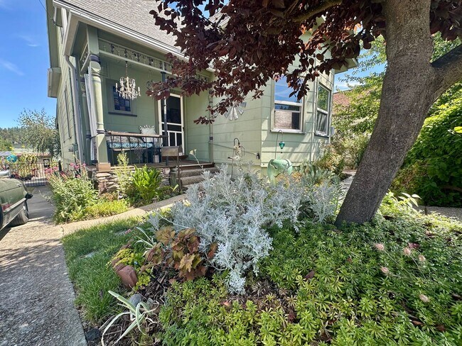 Foto del edificio - Completely Remodeled, Charming Victorian i...
