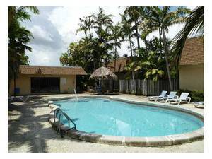 Piscina - 15389 S Dixie Hwy