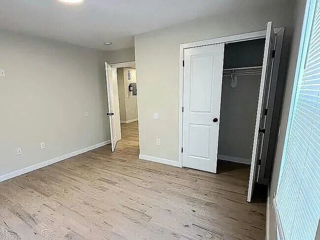 Foto del edificio - 307-347-347 Littleton Ave