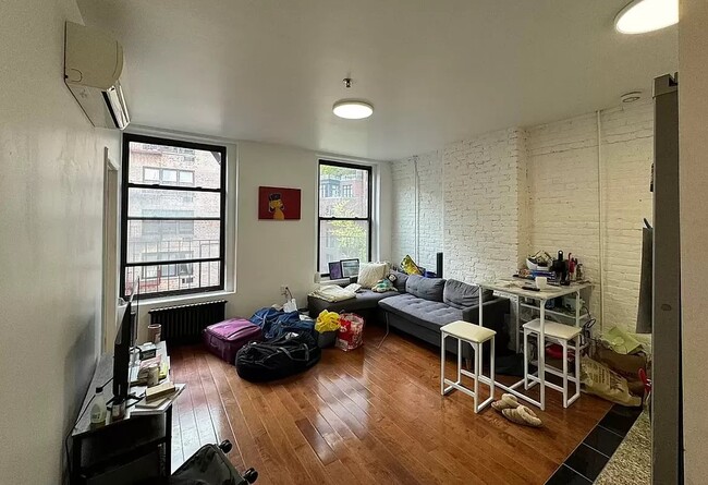 Foto del edificio - 661 Washington Street