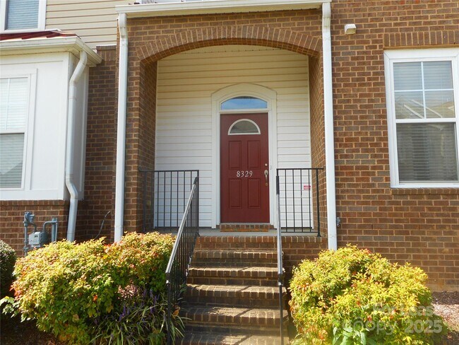 Foto del edificio - 8329 Scotney Bluff Avenue