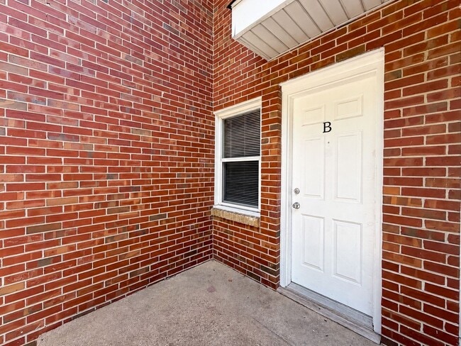 Building Photo - 305 Sunrise Ln