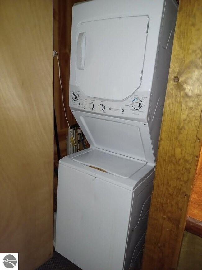 Foto del edificio - 1568 Monument Rd