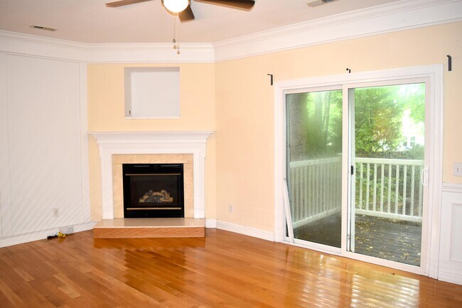 Foto del edificio - 2233 Oak Hill Village Ln