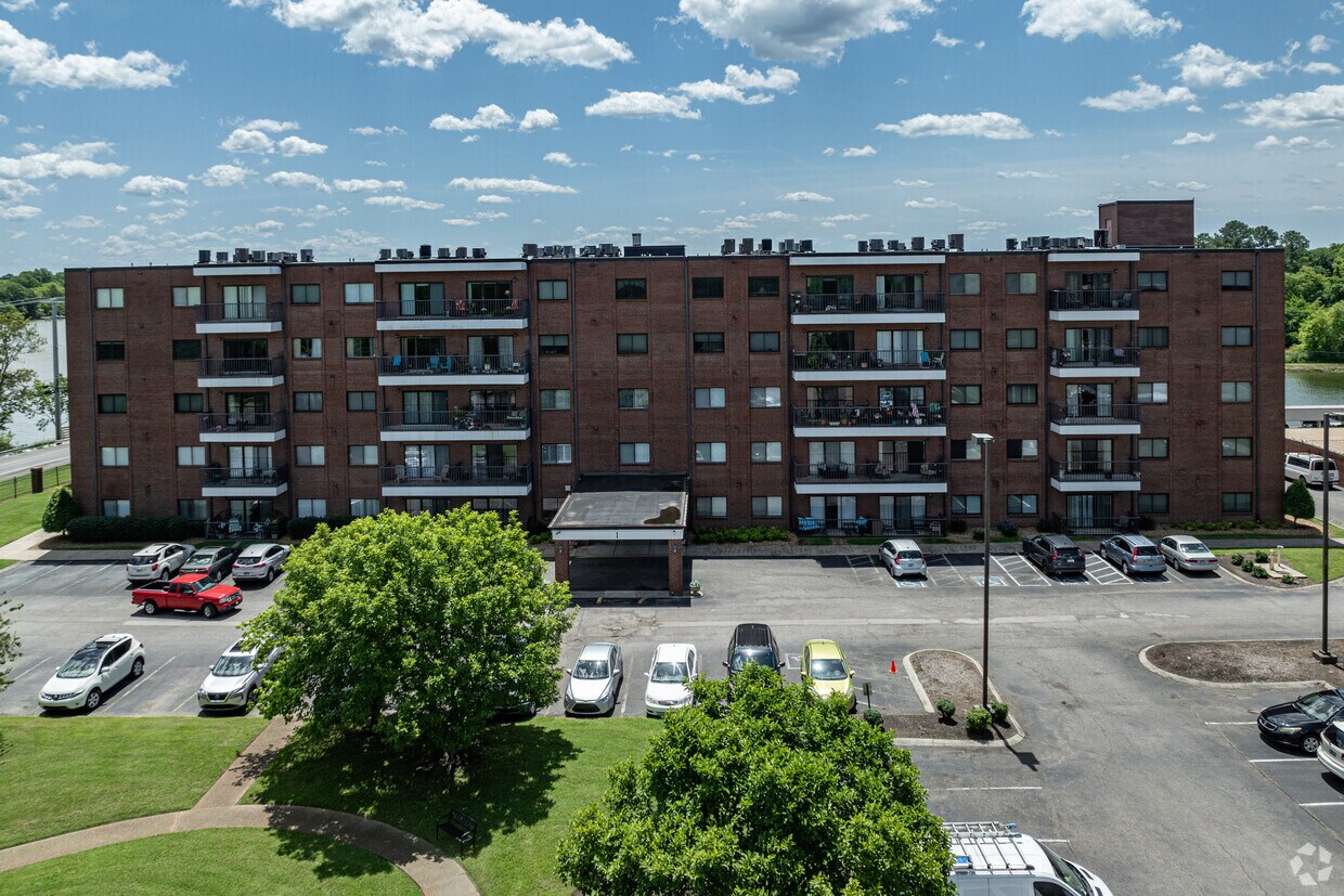 Foto del edificio - Hickory Bay Condominiums