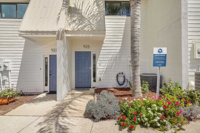 Building Photo - 925 S Ponce De Leon Blvd