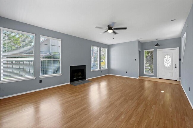 Foto del edificio - 8006 Summer Trail Dr