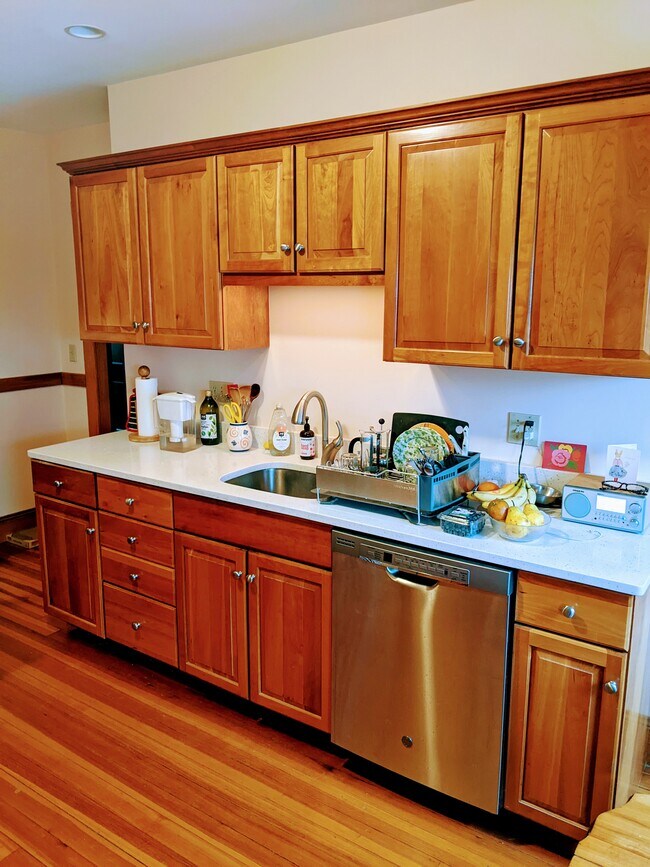 Modern Eat In Kitchen - 151 Maplewood St