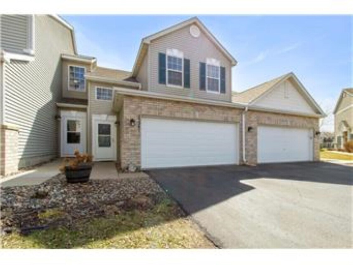 Primary Photo - 15341 Flower Way
