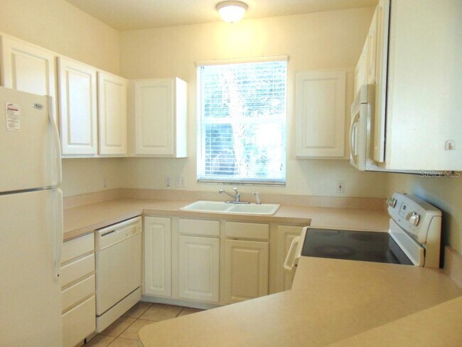 Building Photo - 13660 Forest Lake Dr
