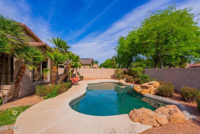 Foto del edificio - Charming 3 Bed single level home with Priv...