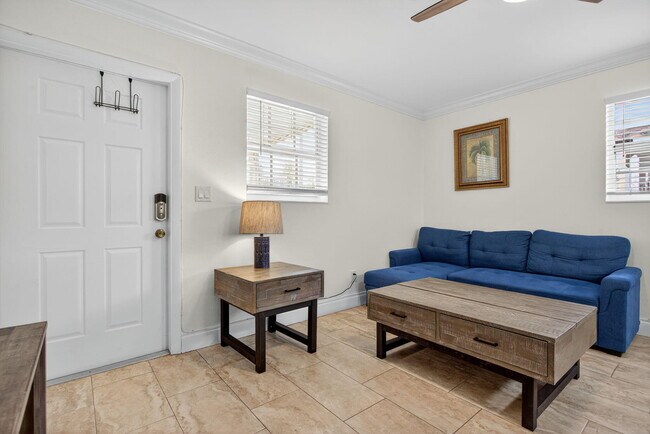 Foto del edificio - 3207 Marine Dr