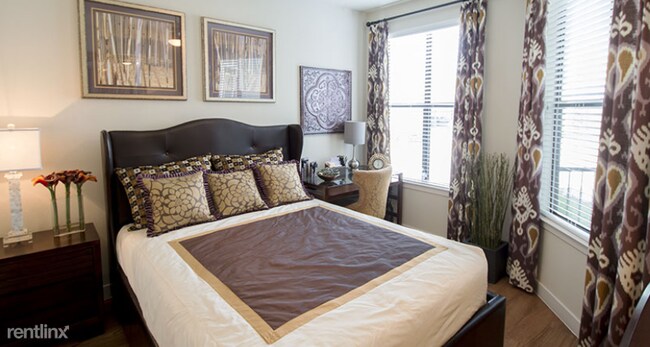 Building Photo - 1 br, 1 bath Condo - 1800 Holmes Rd