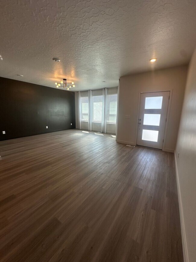 Building Photo - Beautiful Townhome!!!