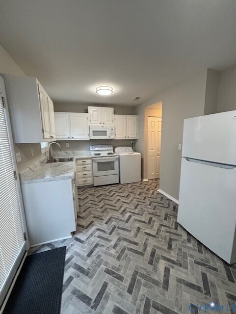 Foto del edificio - 3618 Luckylee Crescent