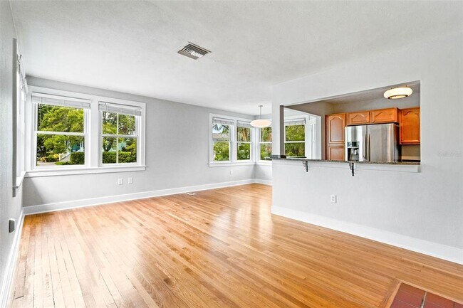 Building Photo - 205 Garden Cir N