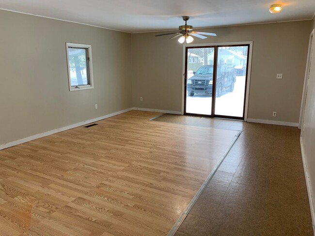 Building Photo - Lovely 3 Bedroom Southside Holland