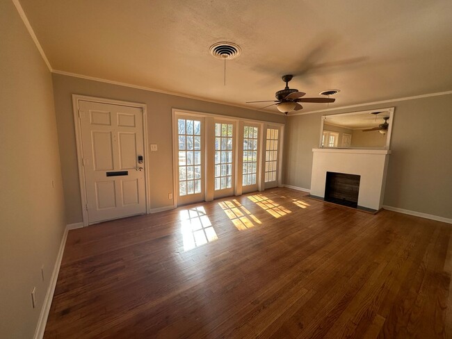 Building Photo - Beautiful 3 bedroom home in Broadmoor