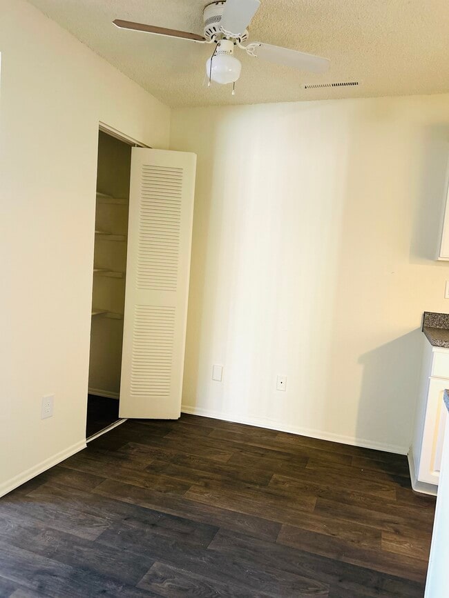Building Photo - Greentree Village