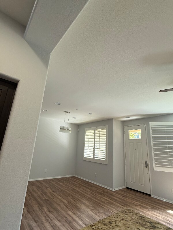 Foto del edificio - 1460 Mockingbird Ct