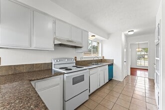 Building Photo - 1502 Ashmore Dr