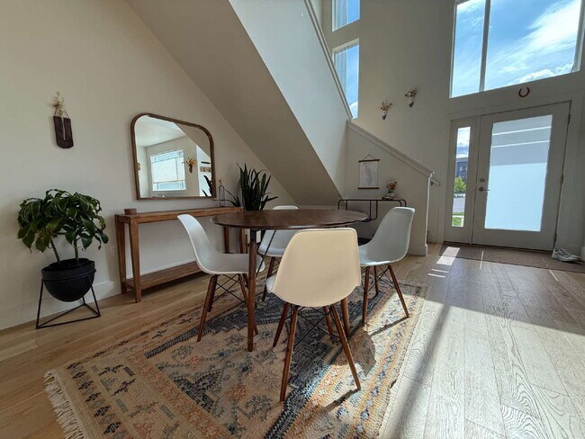 Foto del edificio - Modern Luxury Condo for Rent in Bozeman, MT