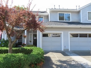 Building Photo - 4714 Fairwood Blvd NE