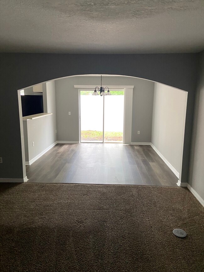 Foto del edificio - 7056 Saint Ives Ct