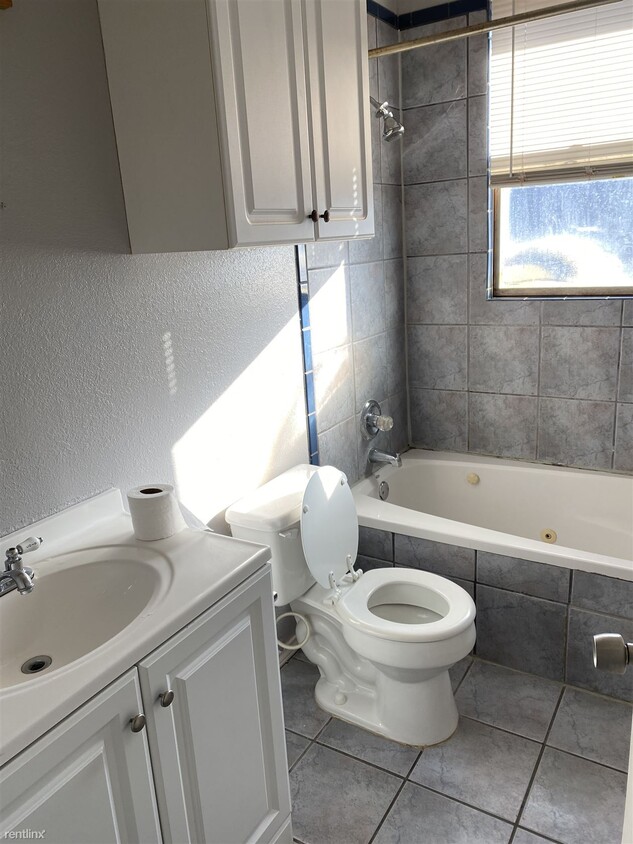 Building Photo - 2 br, 2 bath Condo - 4600 Gaston Avenue 7