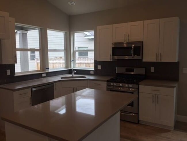 Building Photo - Single Level 3 Bed/2 Bath Home in SE Bend