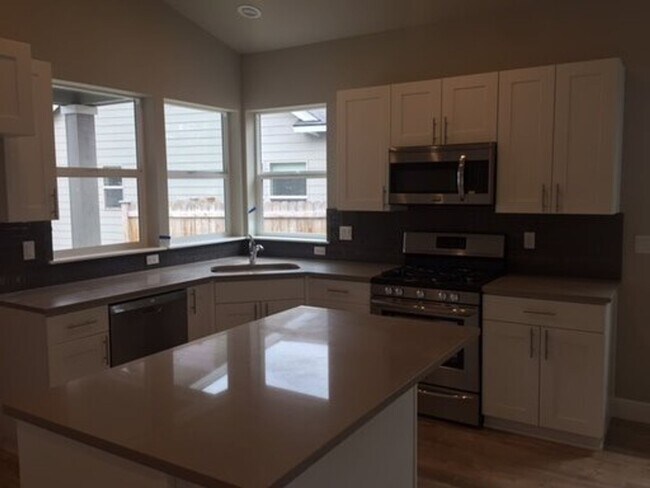 Foto del edificio - Single Level 3 Bed/2 Bath Home in SE Bend