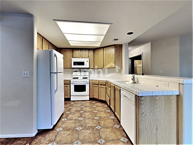 Building Photo - 140 Kachina Dr