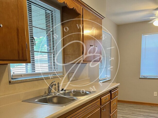 Foto del edificio - Beautiful 3 bedroom brick home in South To...