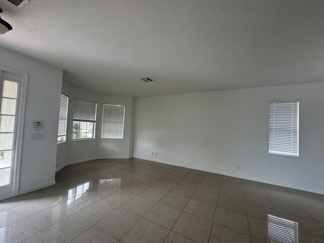 Foto del edificio - 1804 SW Jamesport Dr