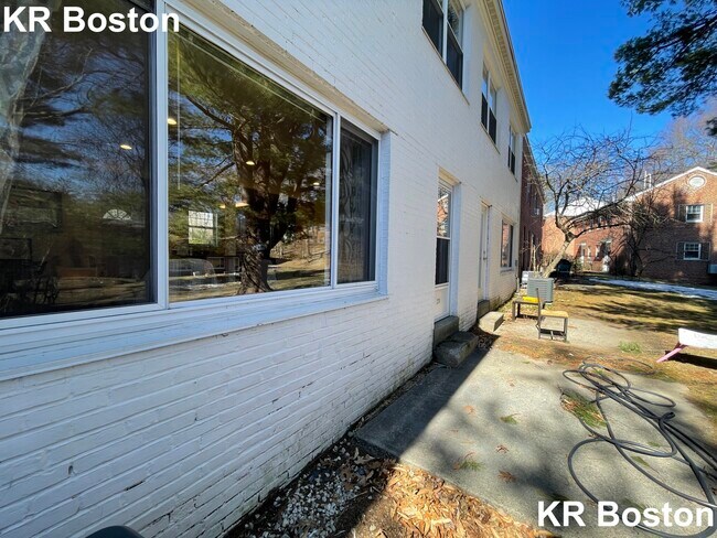 Building Photo - 241 Independence Dr