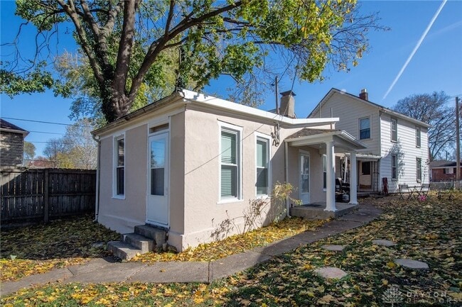 Building Photo - 243 Oak St