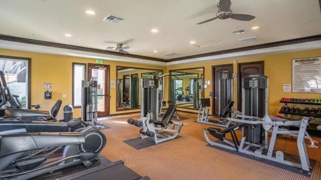 Building Photo - 4 Bedroom Townhome in the Promenade at Spectrum Community