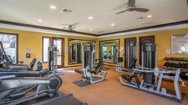Foto del edificio - 4 Bedroom Townhome in the Promenade at Spectrum Community