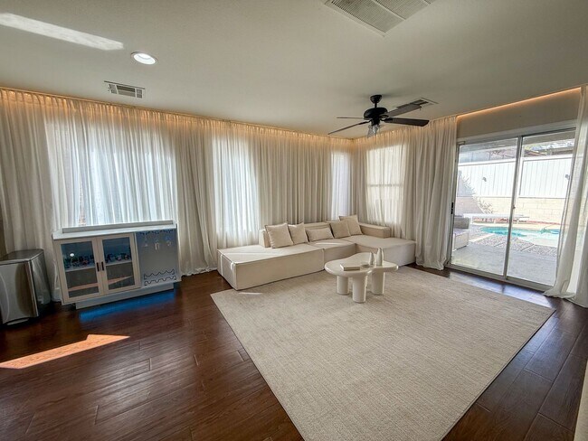 Foto del edificio - COMING SOON!! Luxury Living Meets Vegas Charm – 4/BR 2.5/BA Home with Hidden Speakeasy & Pool