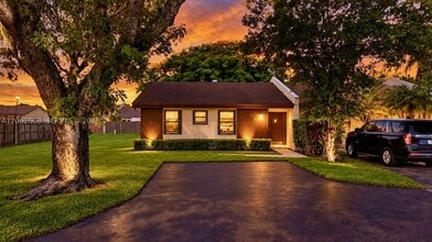 Building Photo - 5112 SW 138th Ave Cir