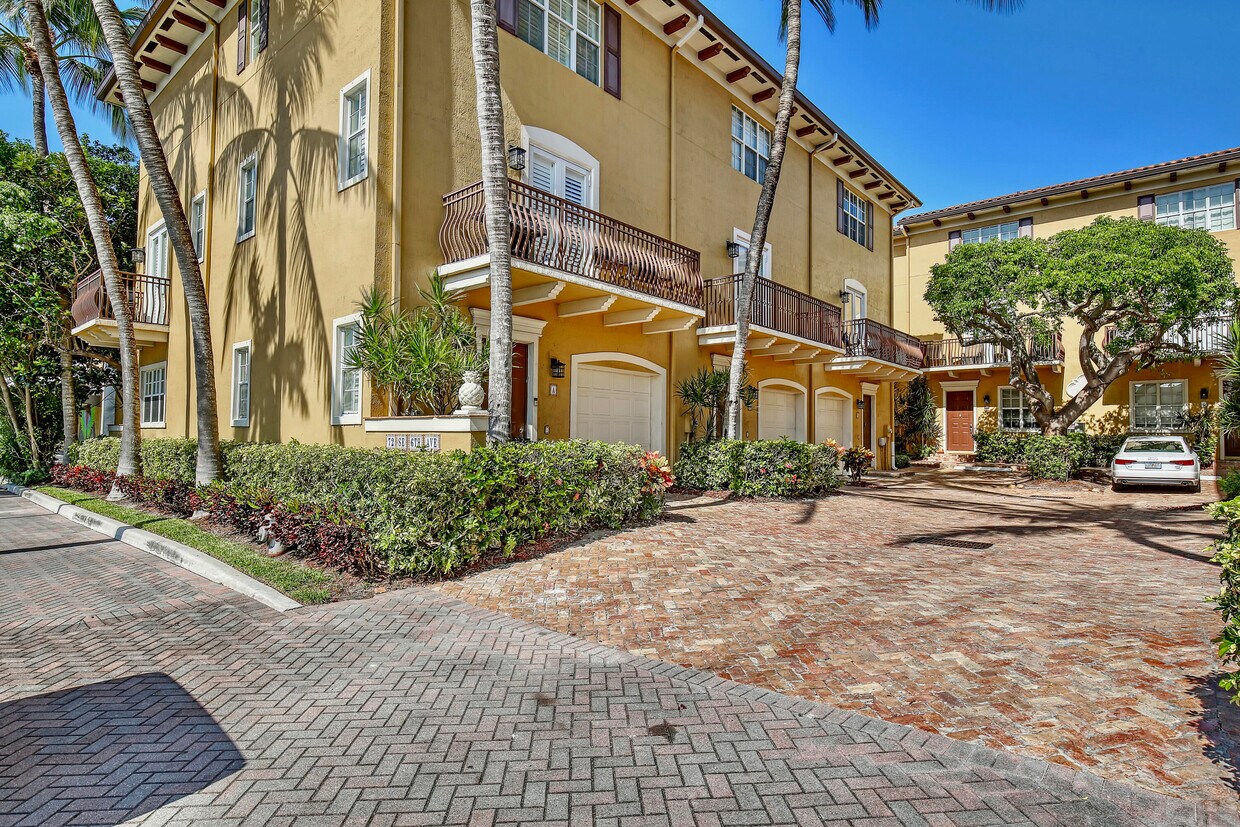 72 SE 6th Ave, Delray Beach, FL 33483 Townhouse for Rent in Delray